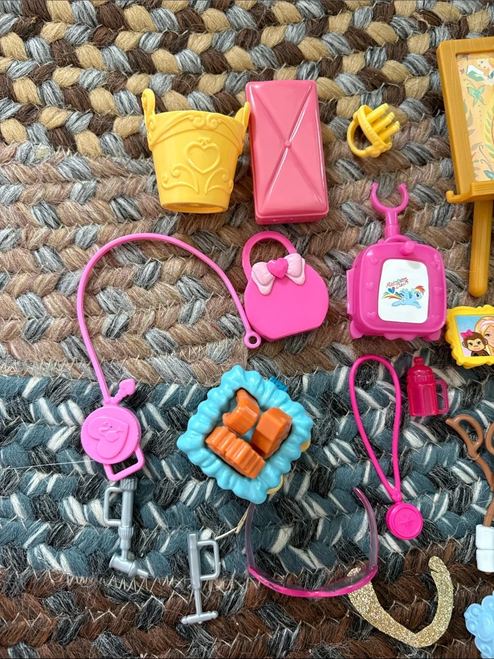 Lot of Barbie Accessories -‎ 1990s 2000s - Shoes, bags, easel, s’mores, crowns
